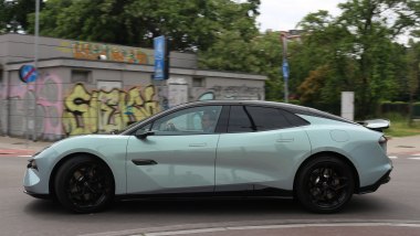Lotus Emeya 600 Sport SE: peso elevato, ma bilanciamento dinamico sorprendente