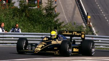 Lotus F1 98T-3 John Player Special Ayrton Senna: il campione brasiliano in gara