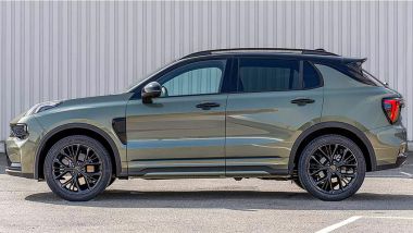 Lynk &amp; CO 01: possibile debutto a fine 2024 con nuovi colori come Mineral Green Metallic