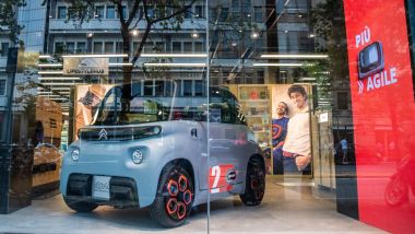 Maison Citroen, apre il flagship store a Milano: la piccola elettrica Ami in vetrina