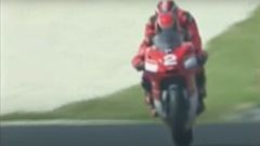 Schumacher con Randy Mamola sulla Ducati MotoGP al Mugello: video