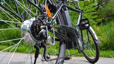 Manutenzione e-bike: occhio all'acqua sul motore