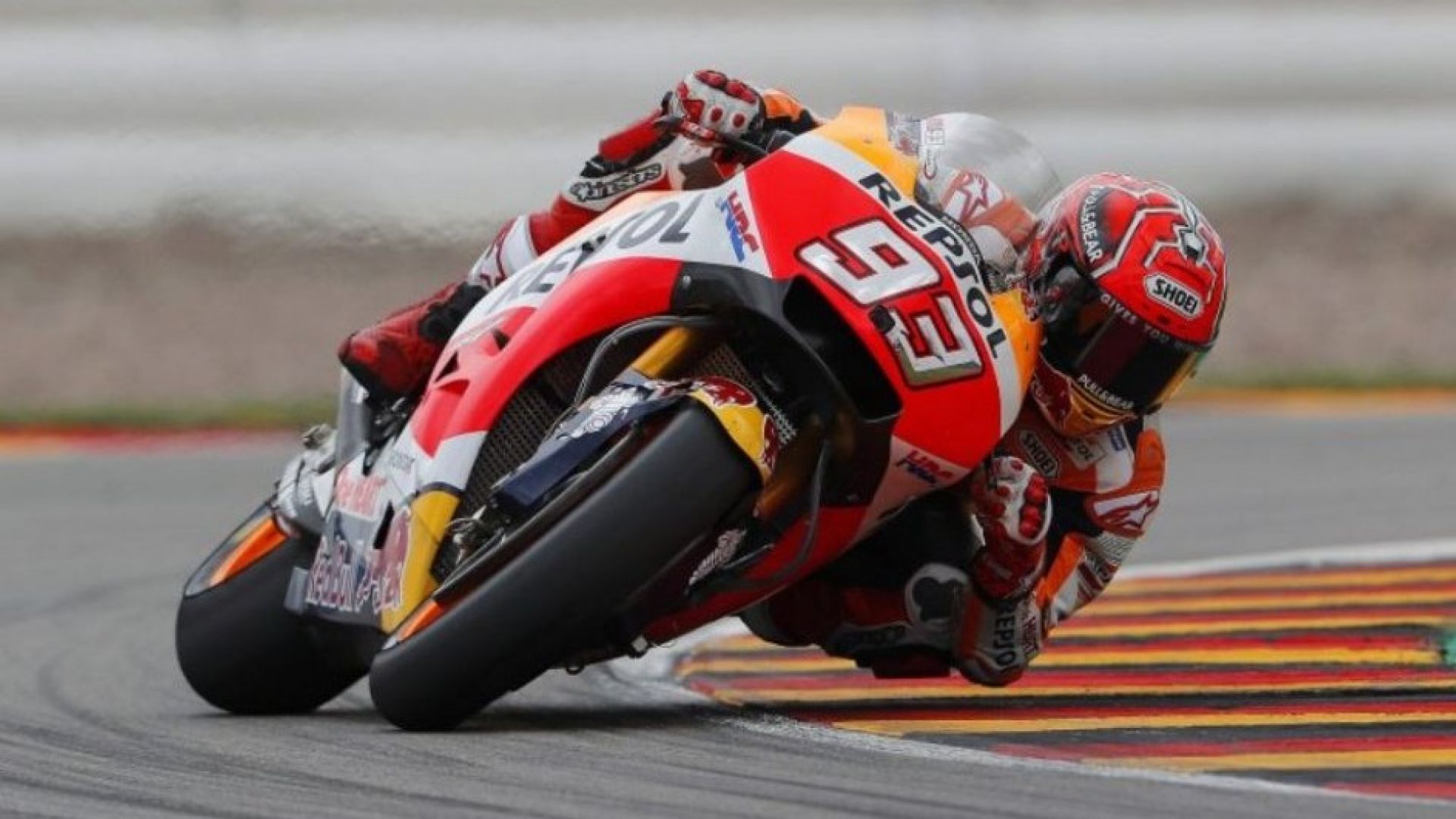MotoGP 2017 Sachsenring 2017 Marc Marquez Firma La Sua Ottava 