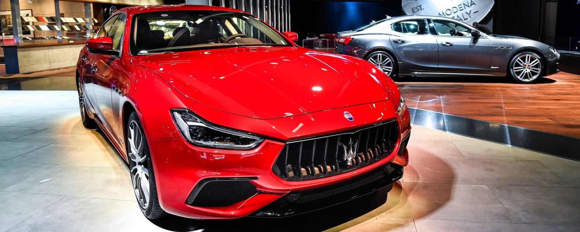 Maserati Ghibli Restyling Granlusso E Gransport Il Video Dal Salone Di