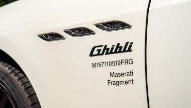 Maserati Ghibli Hybrid Fragment: il codice alfanumerico identificativo sul parafango