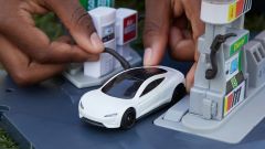Matchbox presenta il modellino della Tesla Roadster eco-sostenibile