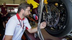Brembo engineer, MotoGP, explains the difference between a champion and an excellent rider