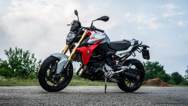 Maxi comparativa naked medie: BMW F 900 R, 3/4 anteriore