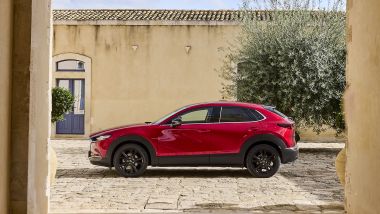 Mazda CX-30 2.5 Homura, vista laterale