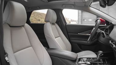 Mazda CX-30 e-Skyactiv X M Hybrid AWD Exclusive, i sedili anteriori in pelle bianca opzionale