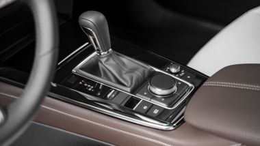 Mazda CX-30 e-Skyactiv X M Hybrid AWD Exclusive, la leva del cambio automatico a 6 rapporti