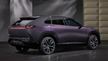 Mazda CX-6e: la prova su strada del SUV elettrico raffinato e piacevole da guidare