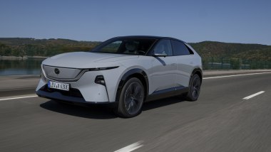 Mazda CX-6e: un solo motore posteriore per 258 CV e 290 Nm di coppia massima