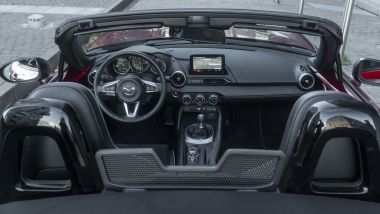 Mazda MX-5 2023 1.5 Homura, panoramica della plancia