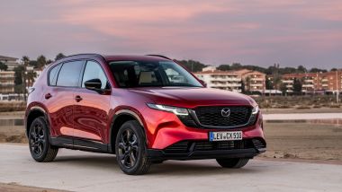 Mazda: per Hiroshi Ozawa, manager del costruttore, i SUV compatti faranno da traino. QUi, CX-5