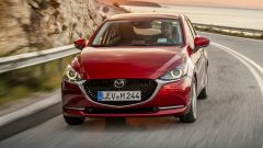 Nuova Mazda2 2020: la prova video della ibrida da 90 CV