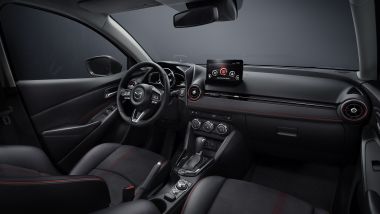 Mazda2 2023: visuale degli interni