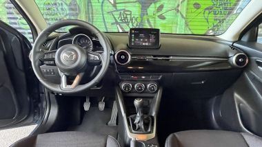 Mazda2 e-Skyactiv Homura: gli interni sportivi