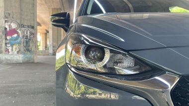 Mazda2 e-Skyactiv Homura: i gruppi ottici anteriori