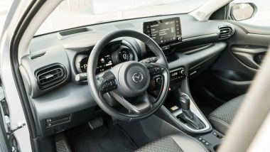 Mazda2 Hybrid, il comodo posto guida
