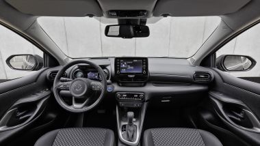 Mazda2 Hybrid: interno