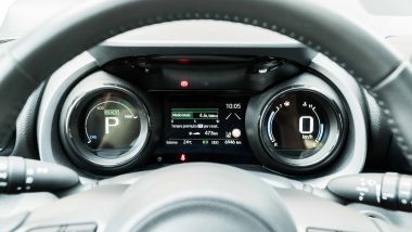 Mazda2 Hybrid, la strumentazione digitale dell'allestimento Select