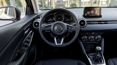 Mazda2 mild hybrid 2022: il posto guida