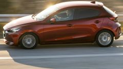 Nuova Mazda2 Hybrid (2023) su pianale Toyota Yaris. Ultime news