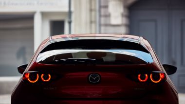 Mazda3 2021: la firma luminosa del lato B