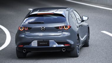 Mazda3 2024, la 5 porte vista di 3/4 posteriore