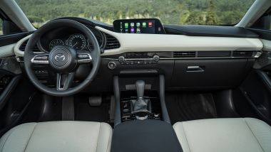 Mazda3 Sedan: gli interni Pure White