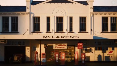McLaren nuova identit&agrave;: la stazione di servizio della famiglia di Bruce McLaren ad Auckland