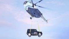 Mercedes-AMG G63 lanciata da un elicottero: il video