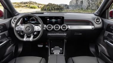 Mercedes AMG GLB 35: gli interni