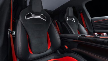Mercedes-AMG GT SUV: i sedili anteriori con appoggiatesta integrato e regolazioni elettriche