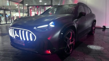 Mercedes-AMG GT SUV: il frontale dello sport utility con la calandra illuminabile