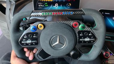 Mercedes AMG-One: dettaglio volante