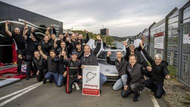 Mercedes-AMG One: il team festeggia il record