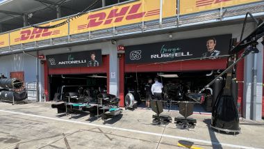 Mercedes-AMG Petronas Formula One Team Experience: il box visto dalla Pit Lane