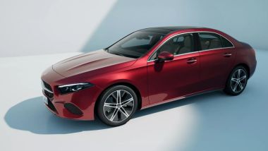 Mercedes Classe A: la berlina affianca la versione hatcback