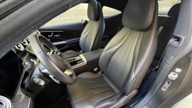Mercedes CLE 300 4Matic Coupé: sedili sportivi in pelle e finiture pregiate in abitacolo