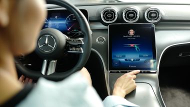 Mercedes e il rifornimento di benzina ''digitale''