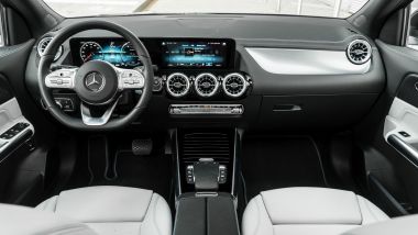 Mercedes EQA 250 Sport Plus: il posto di guida