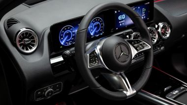 Mercedes EQA ed EQB restyling: il nuovo volante con comandi a sfioramento