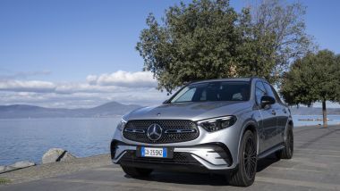 Mercedes GLC: la vesione con motore 300 de PHEV da 197 CV + 156 CV elettrici e autonomia EV fino a 123 km