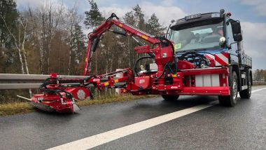 Mercedes Unimog: per ora è utilizzato per la manutenzione delle autostrade in Germania