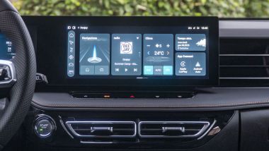 MG HS 1.5 T-GDI Luxury 7DCT: il touchscreen da 12,3'' del sistema infotainment