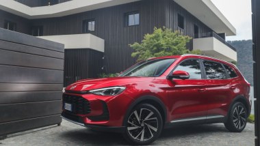 MG in Italia: dal 2024 oltre 27.000 esemplari del SUV ZS full-hybrid