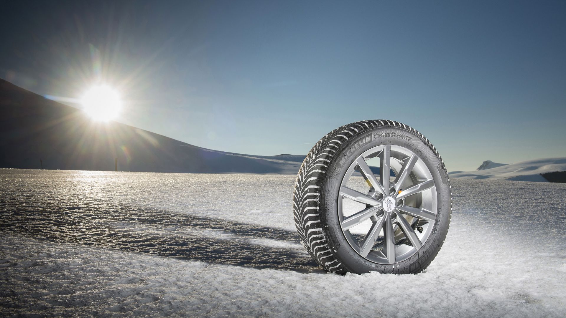 Колесо tyre. Зимние шины Мишлен. Michelin CROSSCLIMATE. Мишлен кросс климат. Шины Мишлен зимние шины реклама.