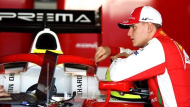 Mick Schumacher impegnato nei test di Formula 2 a Jerez